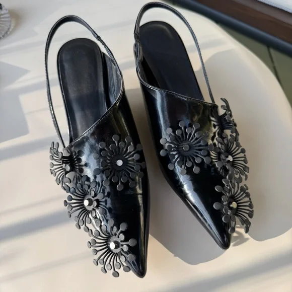 Adorable black patent leather 3D floral heels size 7 - Picture 4 of 8